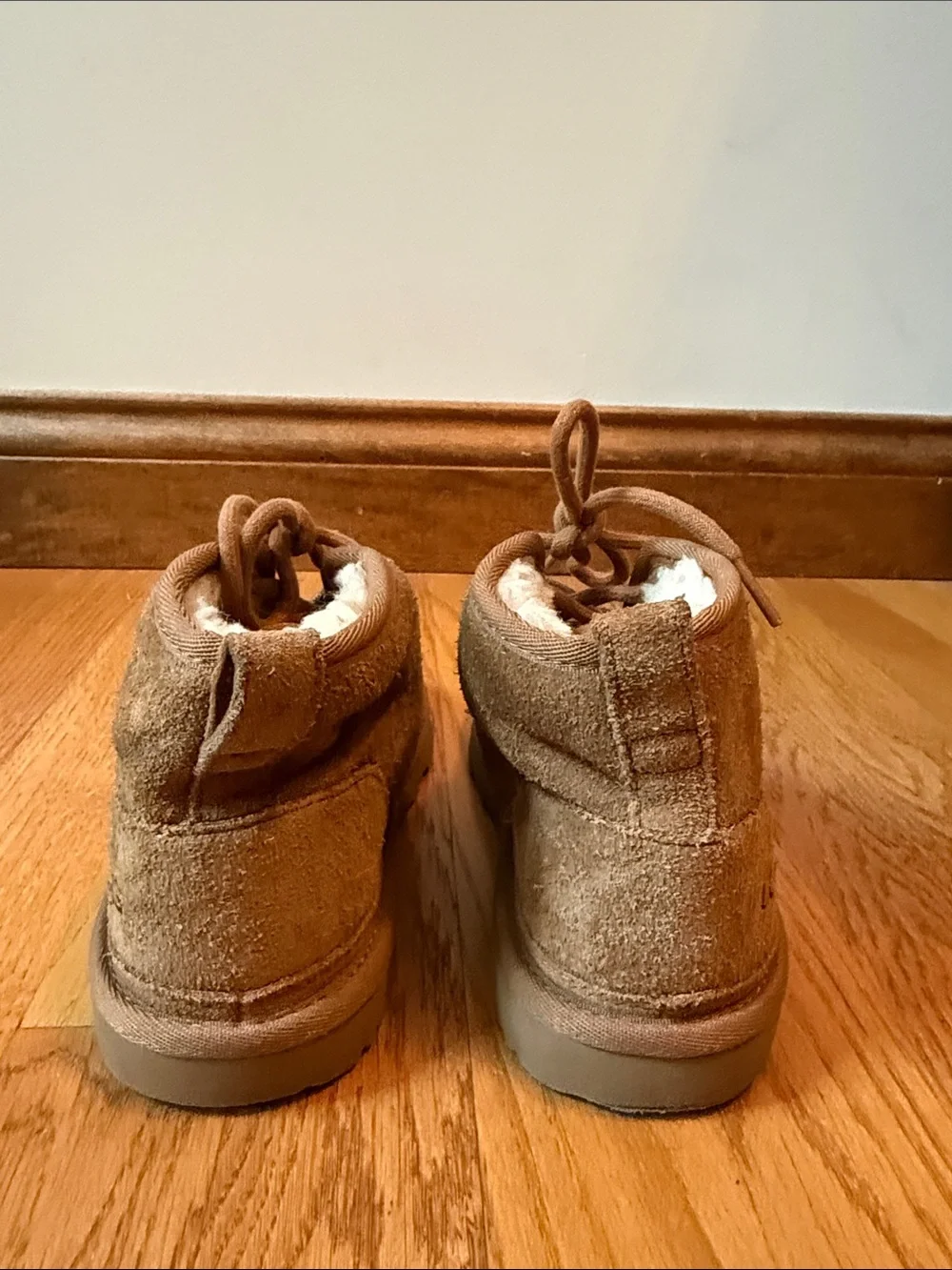 UGG guc light
